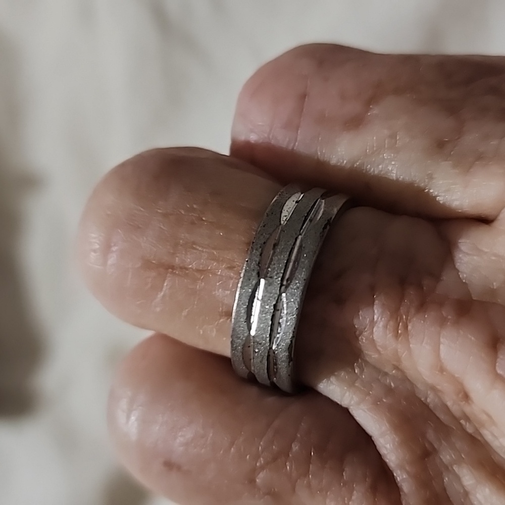Uncas silver band ring